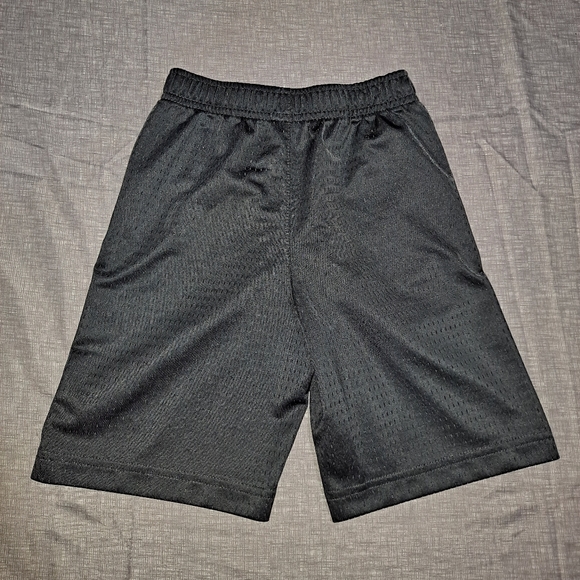 Jordan Boys Shorts - Picture 2 of 3
